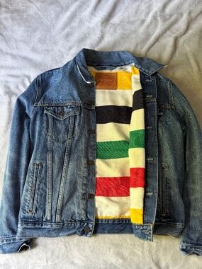 RARE Levi’s x Hudson’s Bay Canada 150 Blanket Lined Men's Denim Trucker M